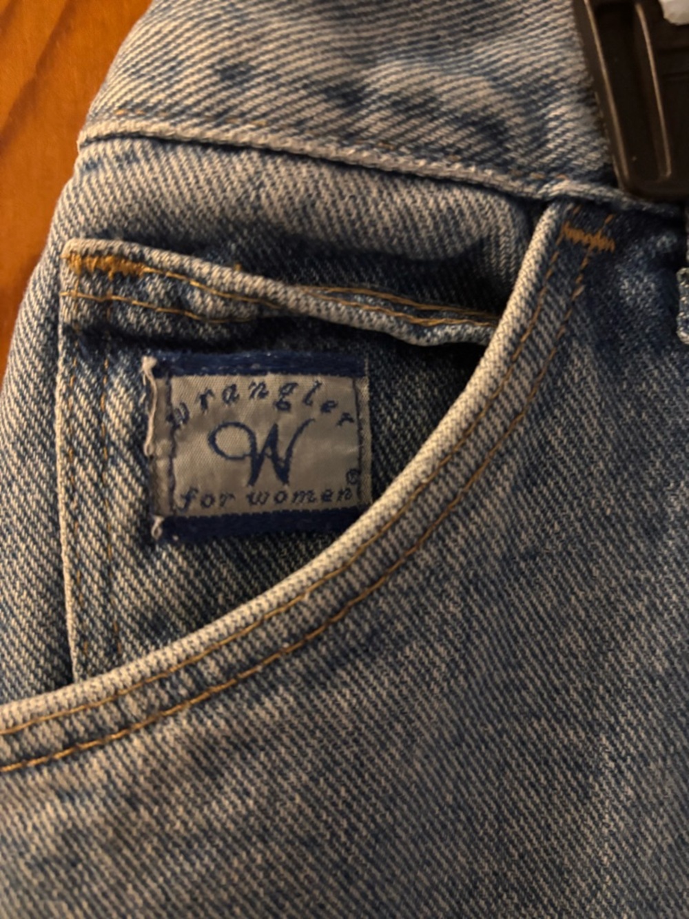 Wrangler Women’s vintage high-wasted Jeans - Picture 2 of 4